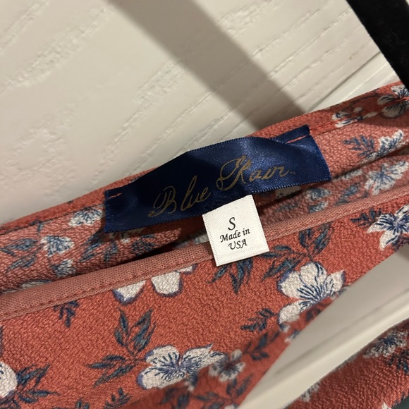 Dusty rose romper with blue flowers - Picture 3 of 3